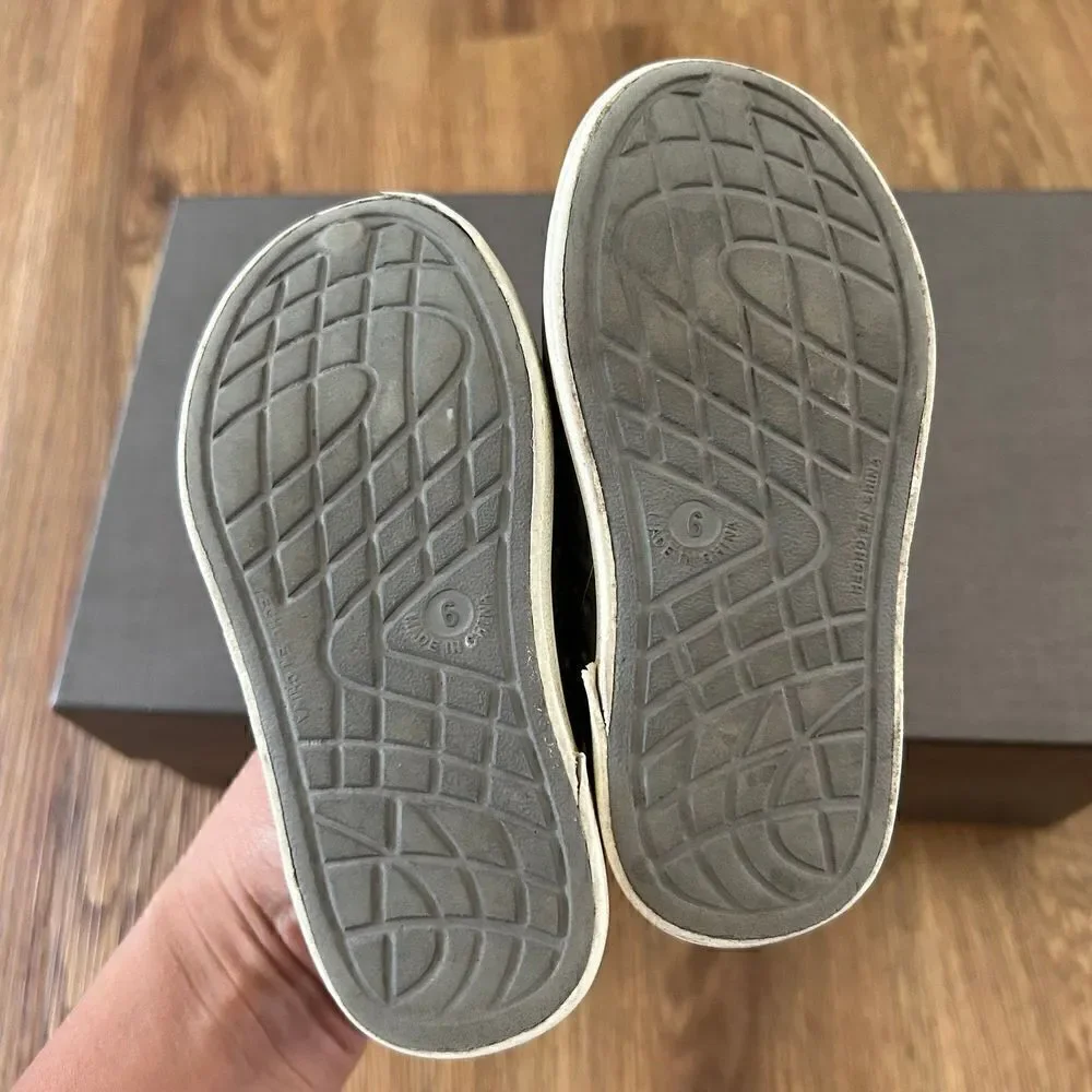 Old Navy gray slip on shoes kids 6 toddler